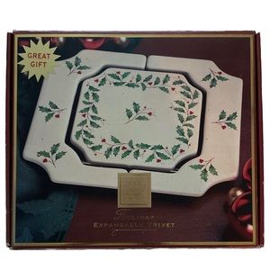 Lenox Holiday Christmas expandable trivet in box